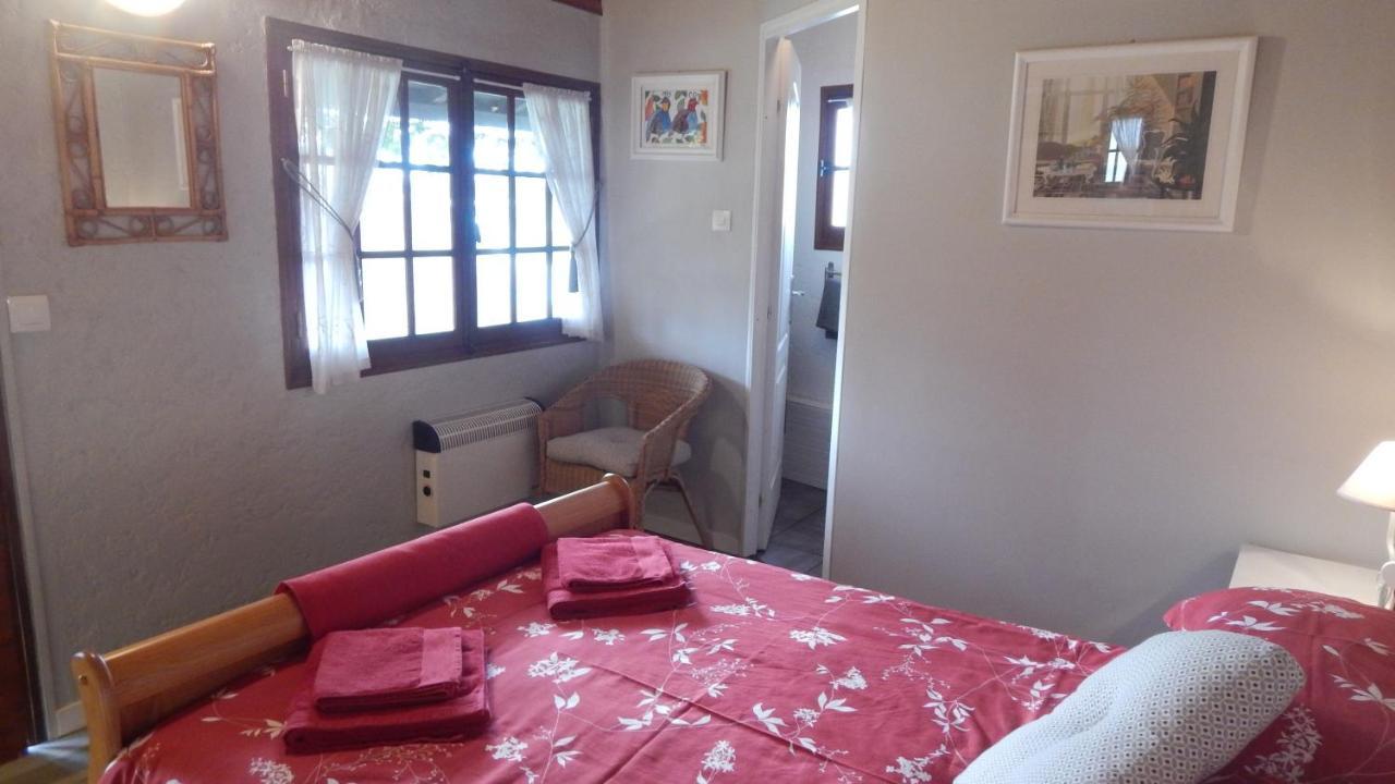 The Petite Chalet Chambre D'Hotes L'Isle-Jourdain  ภายนอก รูปภาพ