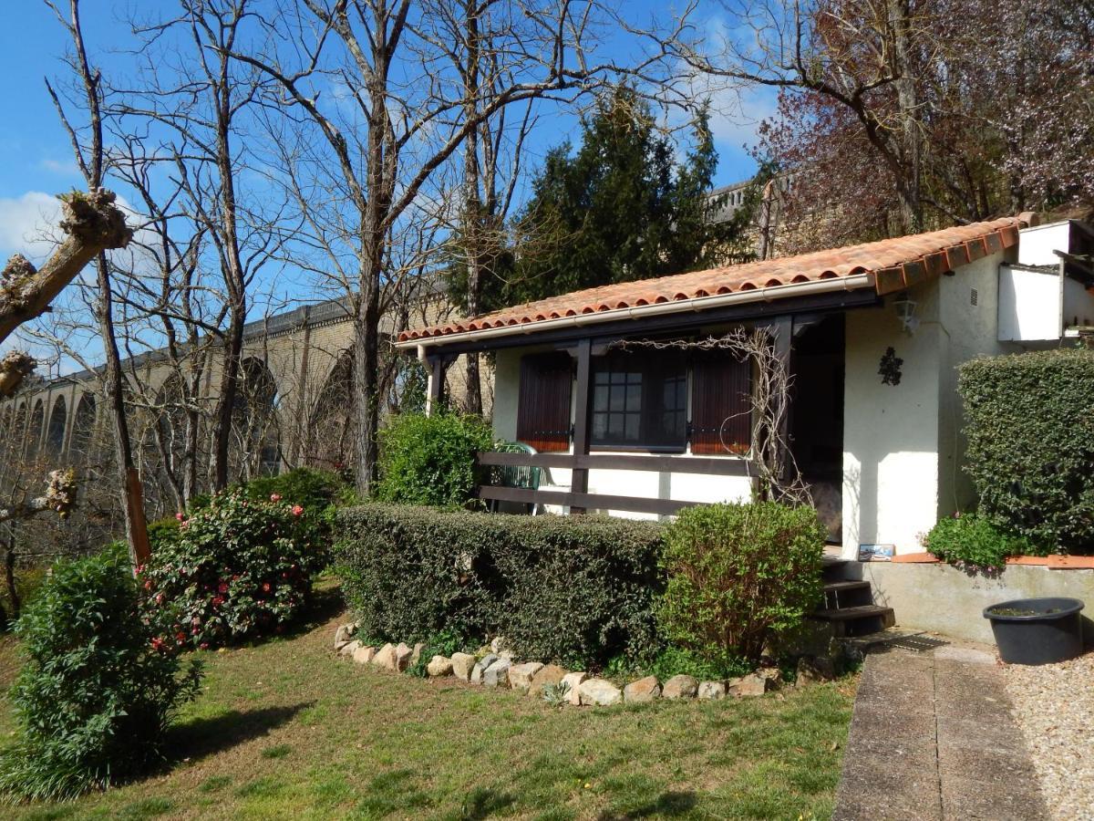 The Petite Chalet Chambre D'Hotes L'Isle-Jourdain  ภายนอก รูปภาพ